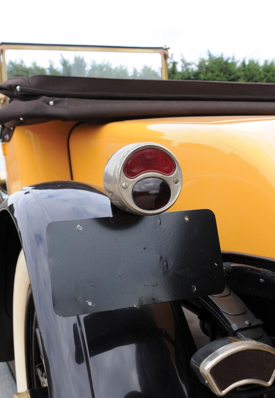 Детали экстерьера Locomobile Model 48 Roadster 1915 года  (фото 2 из 6)